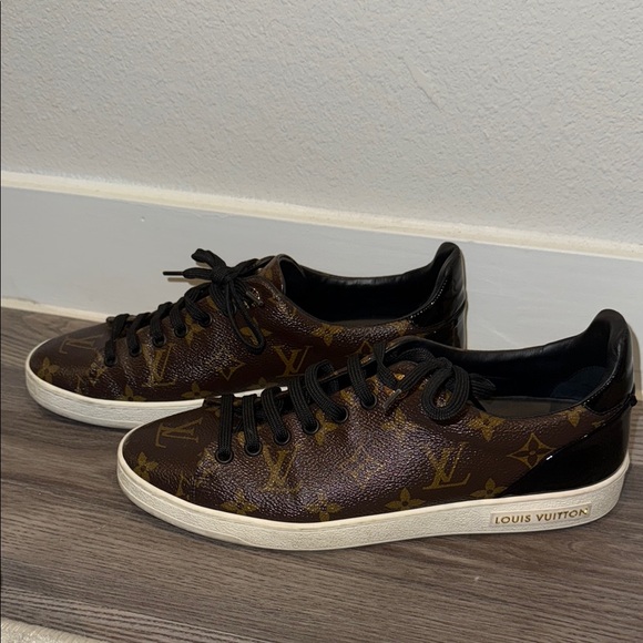 Louis Vuitton size 39 brown LV monogram sneakers - Picture 1 of 10